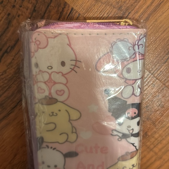 SANRIO HELLO KITTY FAMILY WALLET - Picture 3 of 3